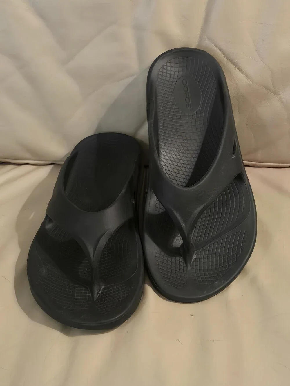 Oofos Men's Black Recovery Flip Flops Men's 9 Women's 11